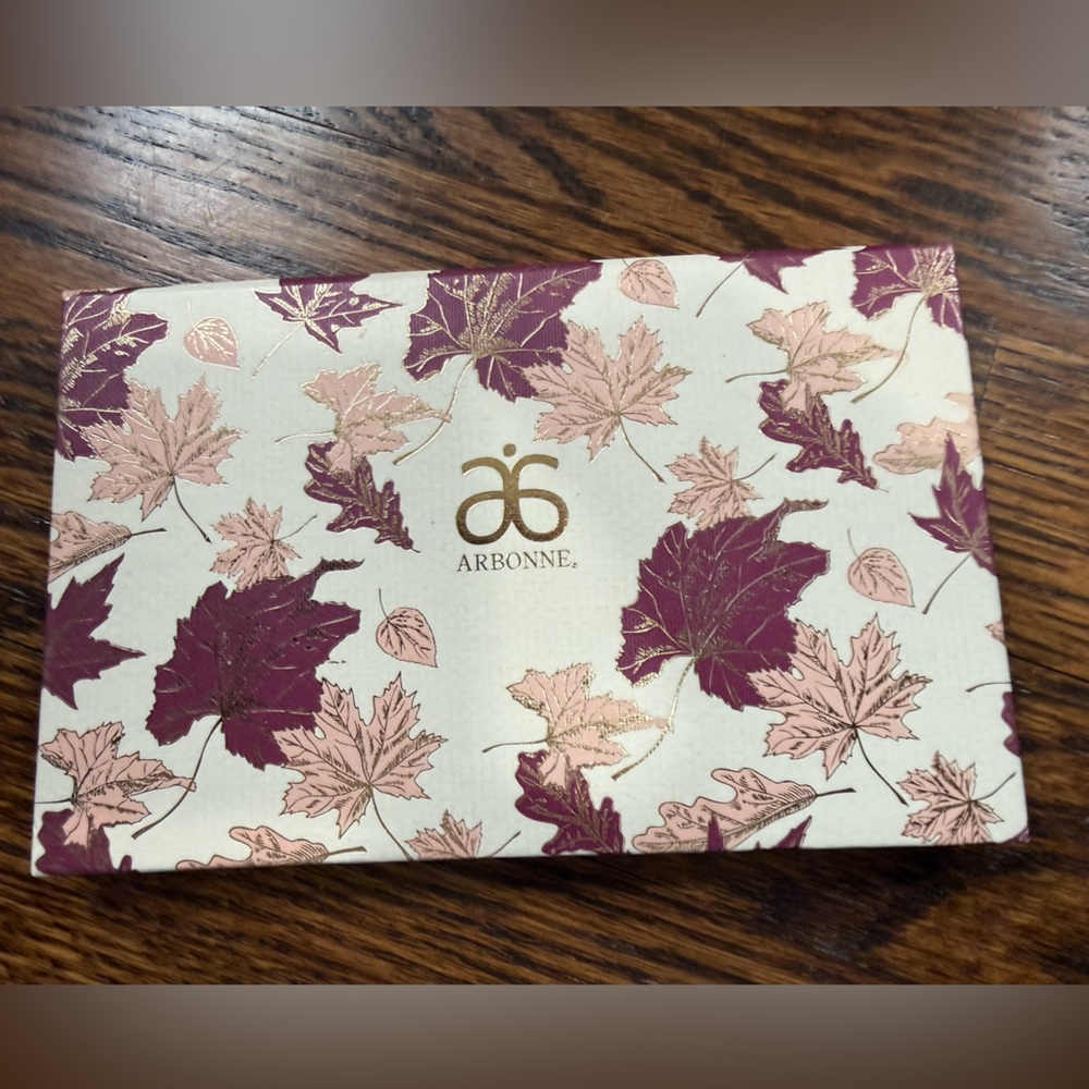 Arbonne Victoria Luxe Palette with Autumn Shades
